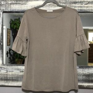 Gorgeous lightweight silky soft Top NWT